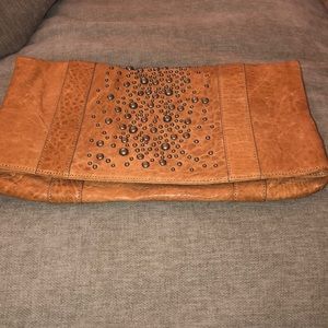 Distressed Clutch
